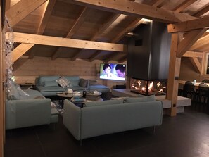 Smart-TV, Kamin, Videospiele, DVD-Player