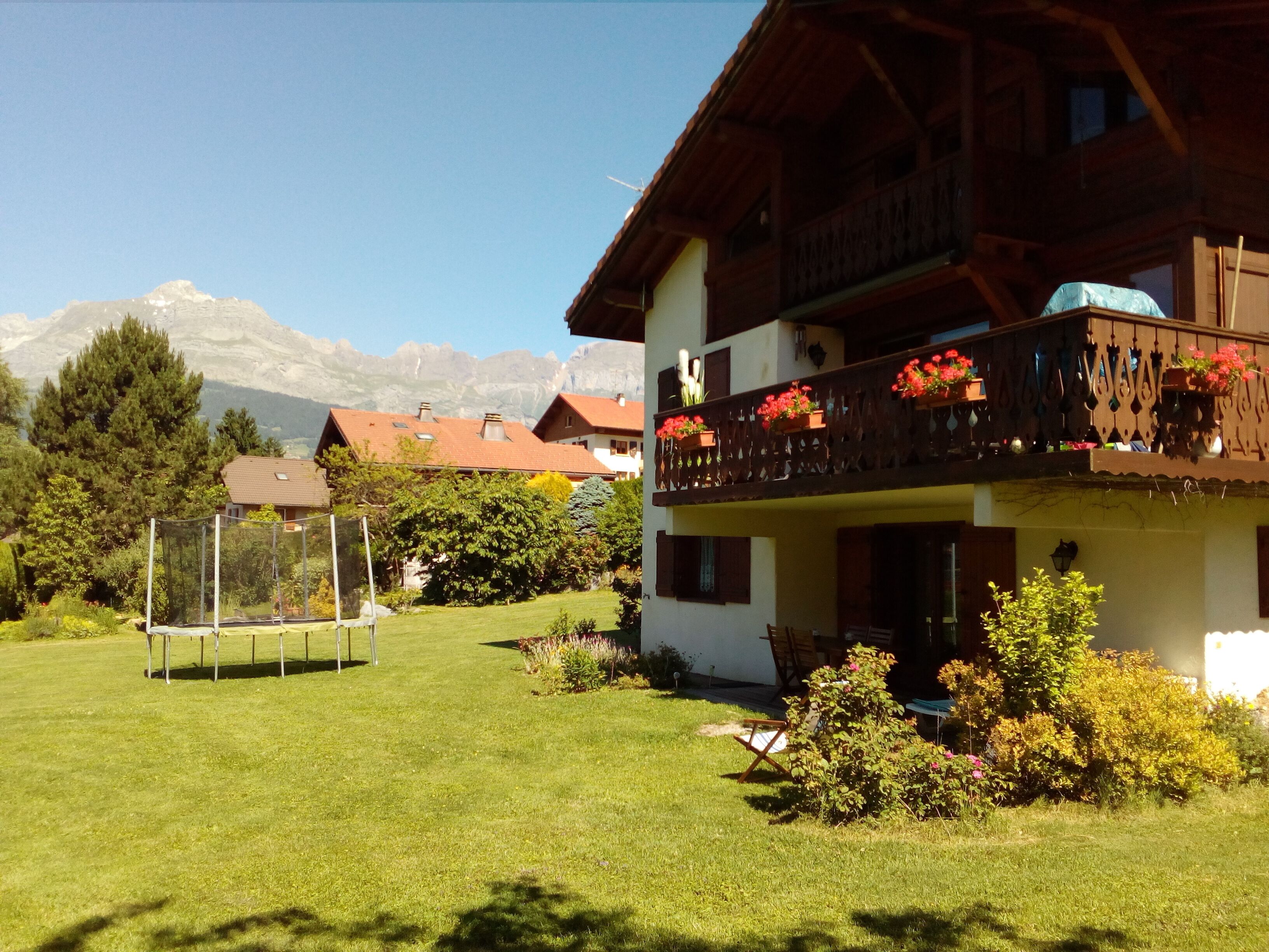 Facing Mont Blanc, rent the ground floor of a chalet in Passy