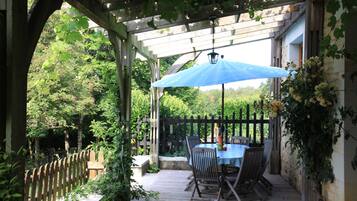 屋外ダイニングエリア