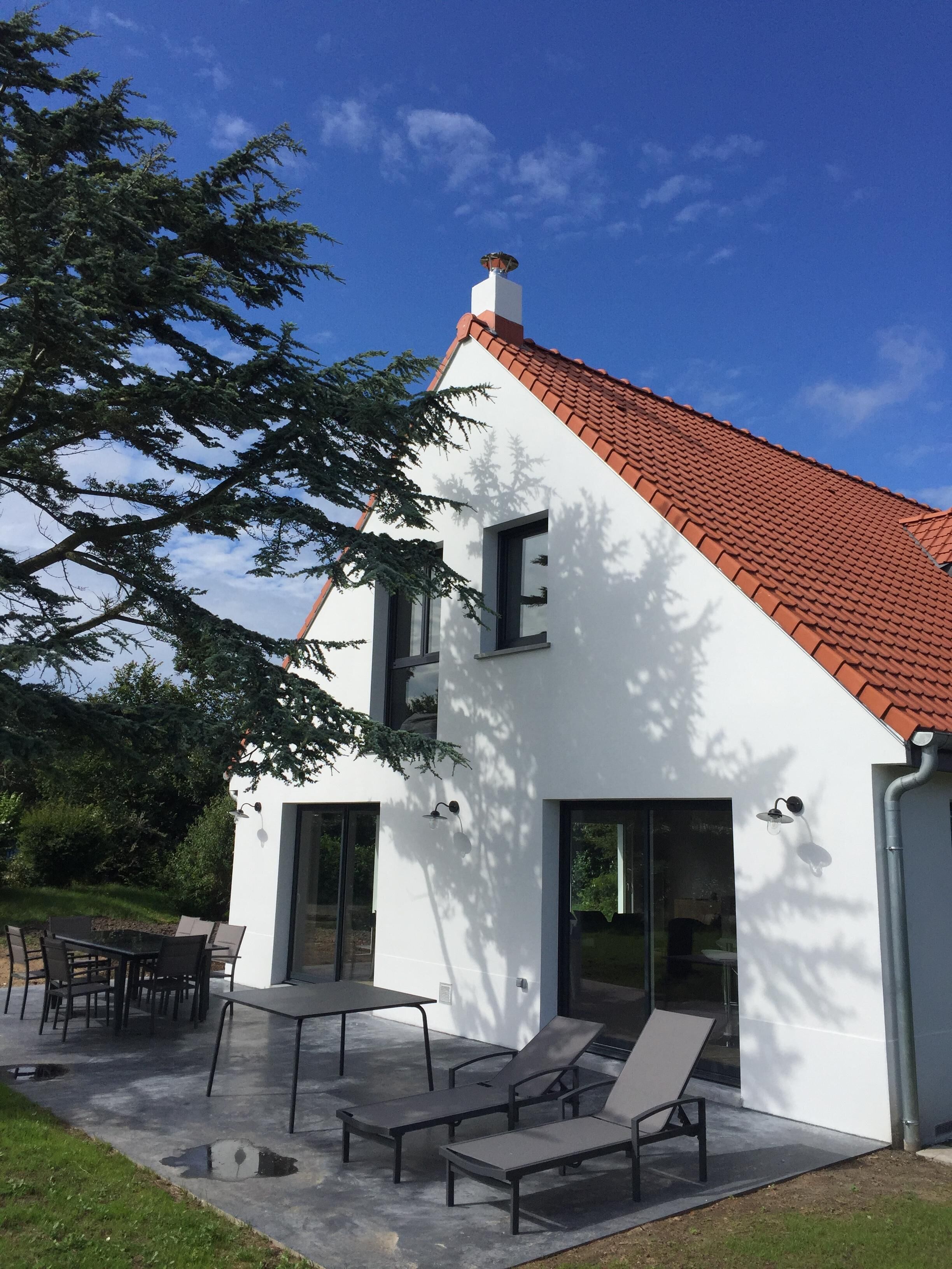 HOUSE WISSANT 190 m2 RENOVATED 2016 2 STEPS FROM THE SEA IN A QUIET