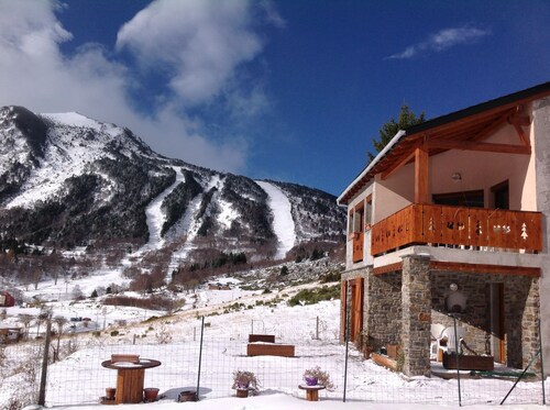 Ski, hiking, walking and shopping 15 minutes from the Principality of Andorra