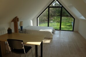 6 bedrooms, iron/ironing board, travel cot, free WiFi