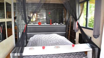 4 habitaciones, tabla de planchar con plancha, wifi y ropa de cama