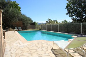 Outdoor pool, a heated pool - Large 4-bedroom villa with pool and wonderful panoramic view (Bagnols-En-Forêt)