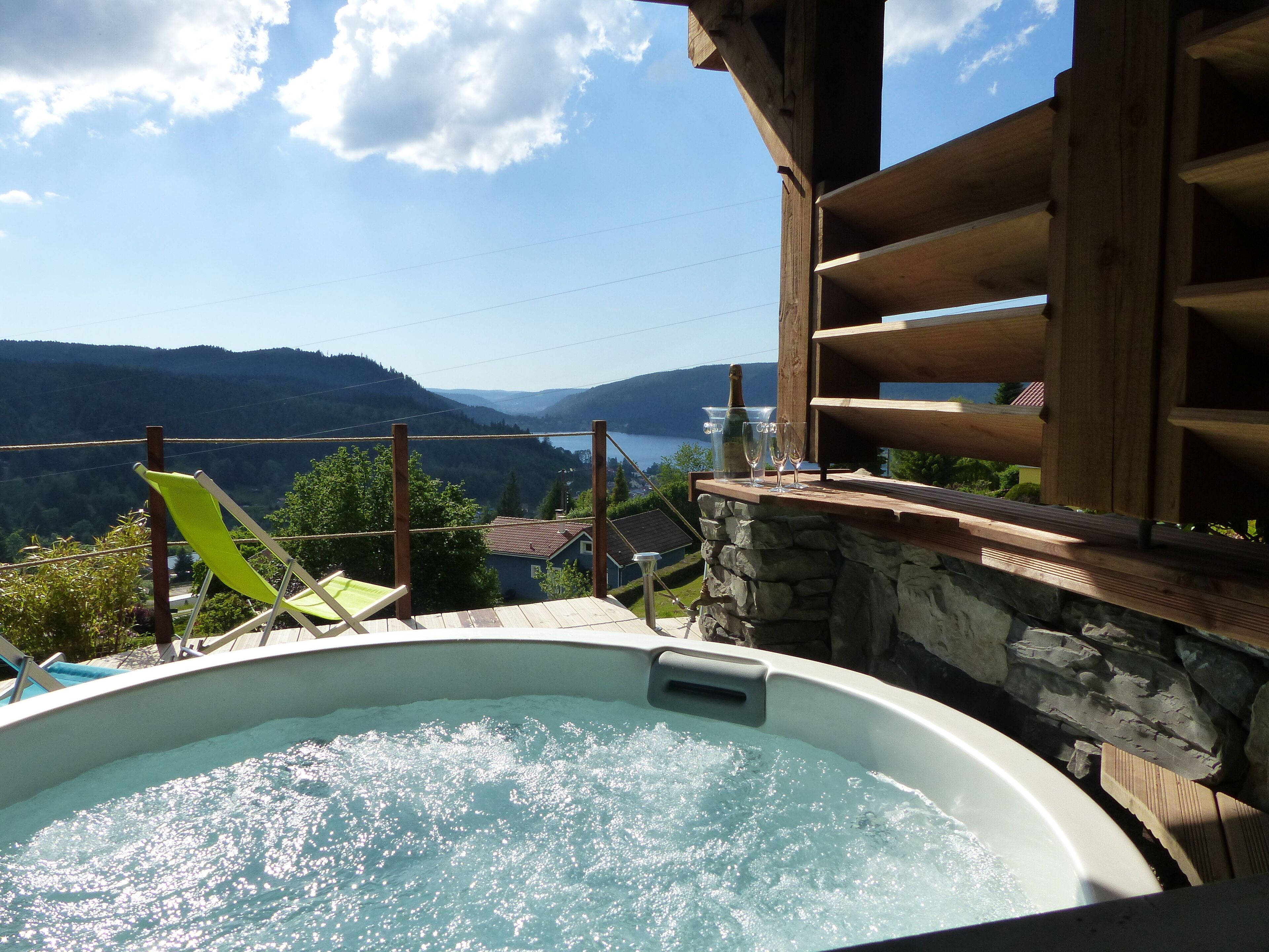 Le SPA extérieur avec sa vue