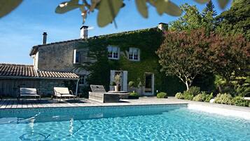Piscina all'aperto, una piscina riscaldata