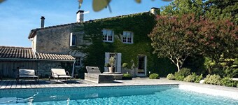 Authentic and family charming house on a 3600 m² park with swimming pool.