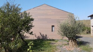 A single-story building with a sloped roof, a small window, and a door. - Promo end of August 25% 3 bedroom cottage of 85m2 with south facing terrace of 60m2  (Saint-Cyr-La-Roche)