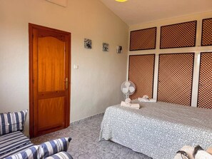 2 bedrooms, WiFi (free), bed sheets - Wonderful country house with private pool (El Perelló)