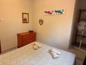 2 bedrooms, WiFi (free), bed sheets - Wonderful country house with private pool (El Perelló)