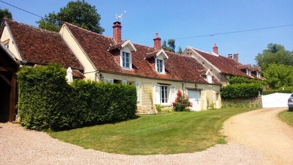 Exterior - Adorable country house in the heart of a hamlet overlooking the valley (Authiou)