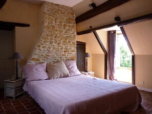 3 makuuhuonetta, silitysrauta/-lauta, internet