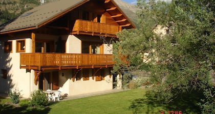 Appartement dans chalet au pied des pistes avec jardin