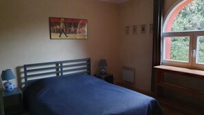 7 bedrooms, iron/ironing board, travel cot, free WiFi