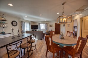 Dining - Flagstaff Country Mountain Getaway, Pet Friendly & Family Friendly!  (Flagstaff)