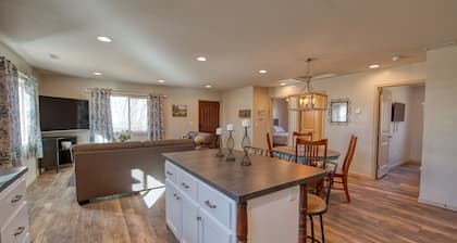 Flagstaff Country Mountain Getaway, Pet Friendly & Family Friendly!