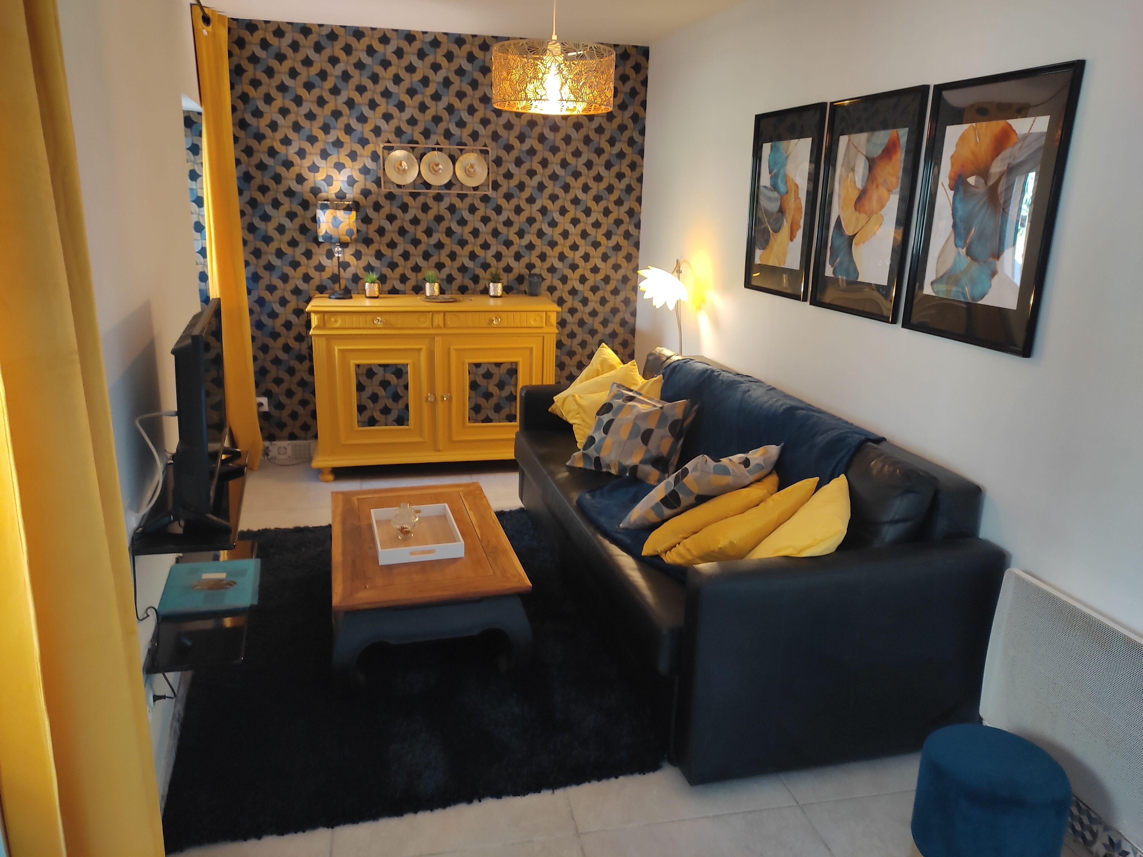 charming little cottage next to the city of Carcassonne and the canal midi