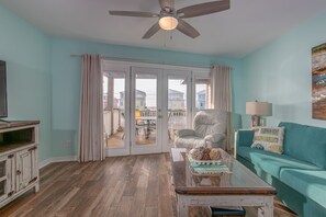 Smart TV, DVD player, video library - Sun, Beach, Pool & Pickle Ball - Relax & Enjoy Gulf Shores @ Ocean's Spell (Gulf Shores)