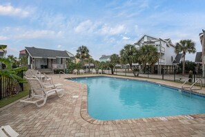 Outdoor pool - Sun, Beach, Pool & Pickle Ball - Relax & Enjoy Gulf Shores @ Ocean's Spell (Gulf Shores)