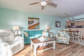 Smart TV, DVD player, video library - Sun, Beach, Pool & Pickle Ball - Relax & Enjoy Gulf Shores @ Ocean's Spell (Gulf Shores)