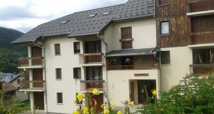 Lelex Monts-Jura to rent studio facing south and resort center