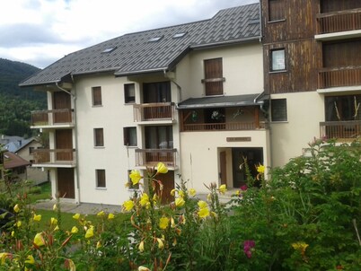 Lelex Monts-Jura to rent studio facing south and resort center