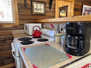 Kaffetrakter/tekoker, kjøleskap, mikrobølgeovn og ovn