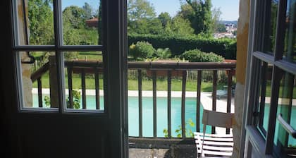 Beautiful house of 315 m² in a 4000 m² park with swimming pool 3 minutes from Périgueux
