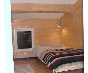 2 habitaciones, tabla de planchar con plancha, internet y ropa de cama