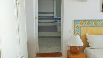 2 chambres, fer et planche à repasser, Wi-Fi gratuit, draps fournis