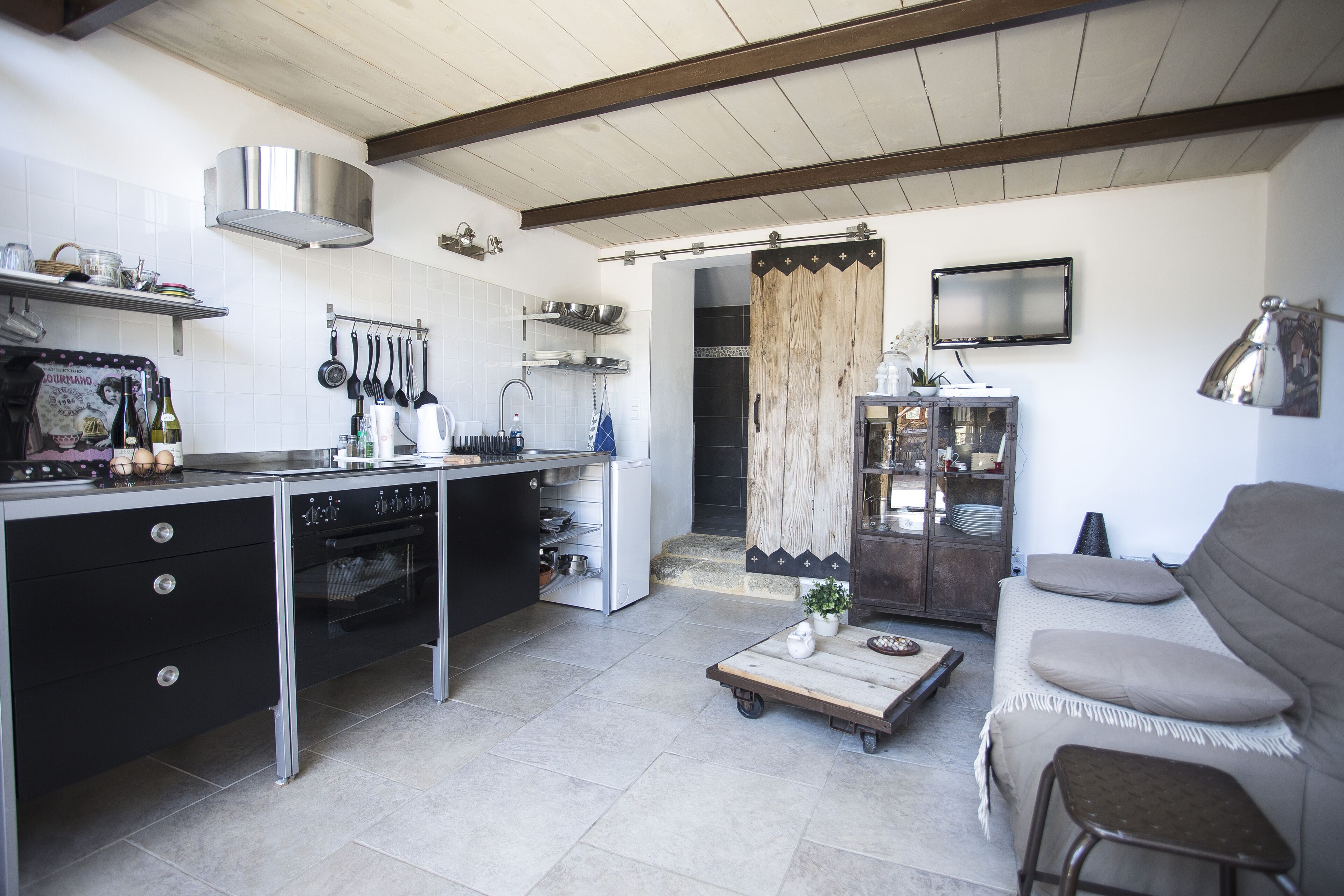 Apartment in Provençal farmhouse with swimming pool