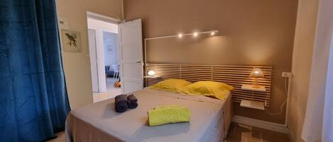 2 chambres, fer et planche à repasser, lit parapluie, Wi-Fi gratuit