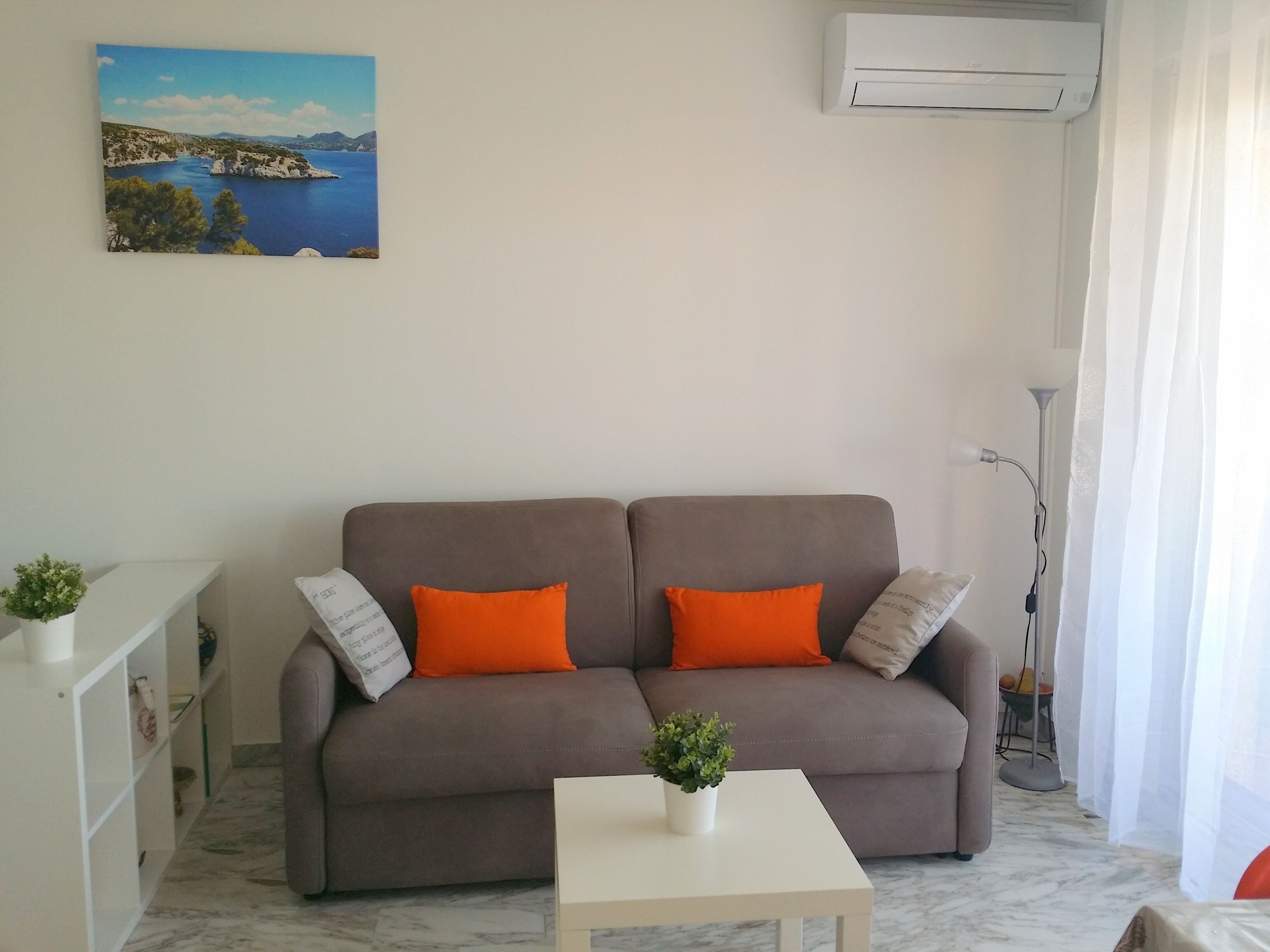 Large T1, bright, near Prado, Beaches, Velodrome, Chanot, Borély, creeks