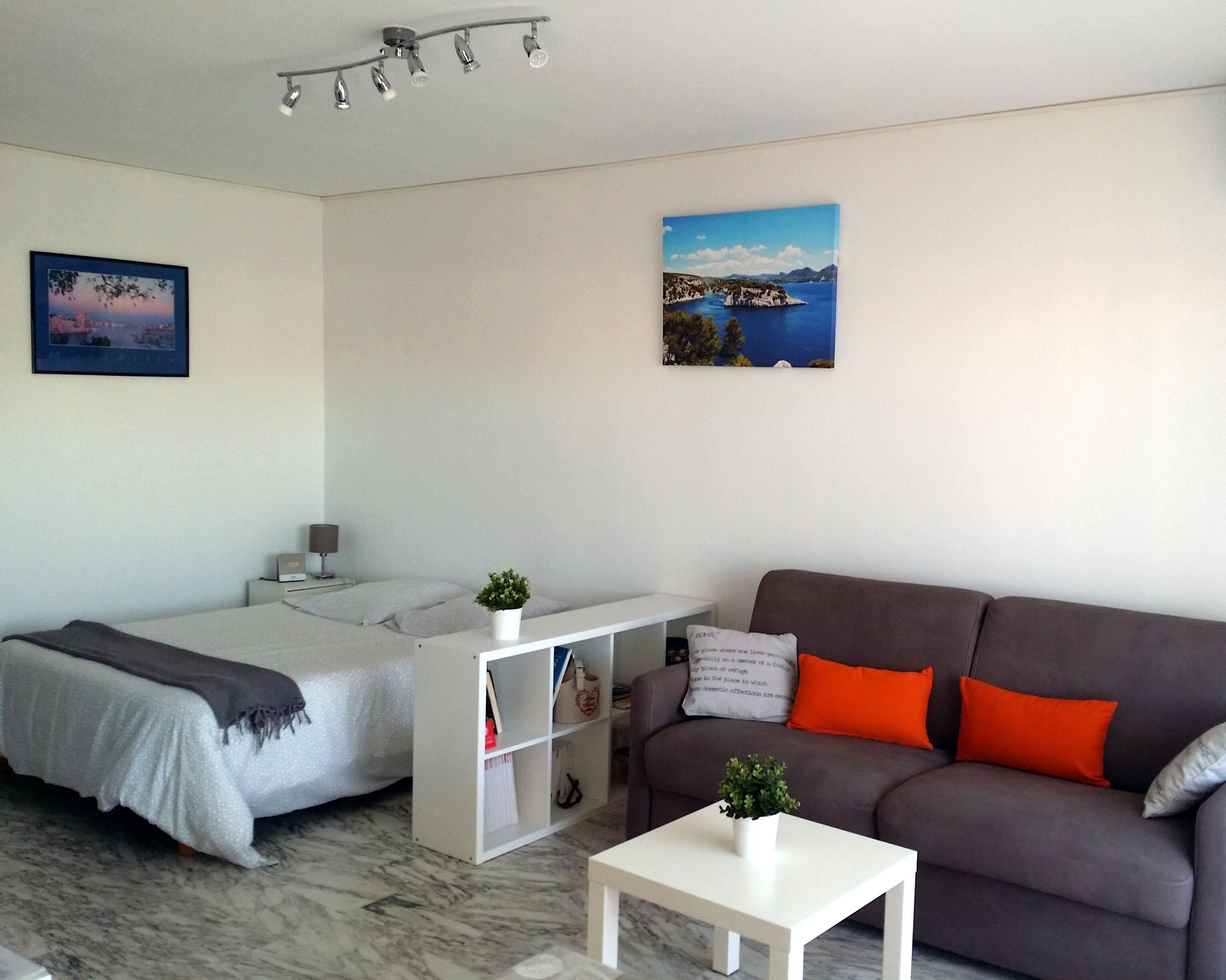 Large T1, bright, near Prado, Beaches, Velodrome, Chanot, Borély, creeks