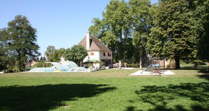 Elégante maison de maßtre du XIX Úme siÚcle avec piscine