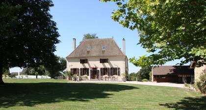 Elegant 19th century mansion with swimming pool