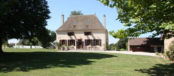 Elegant 19th century mansion with swimming pool