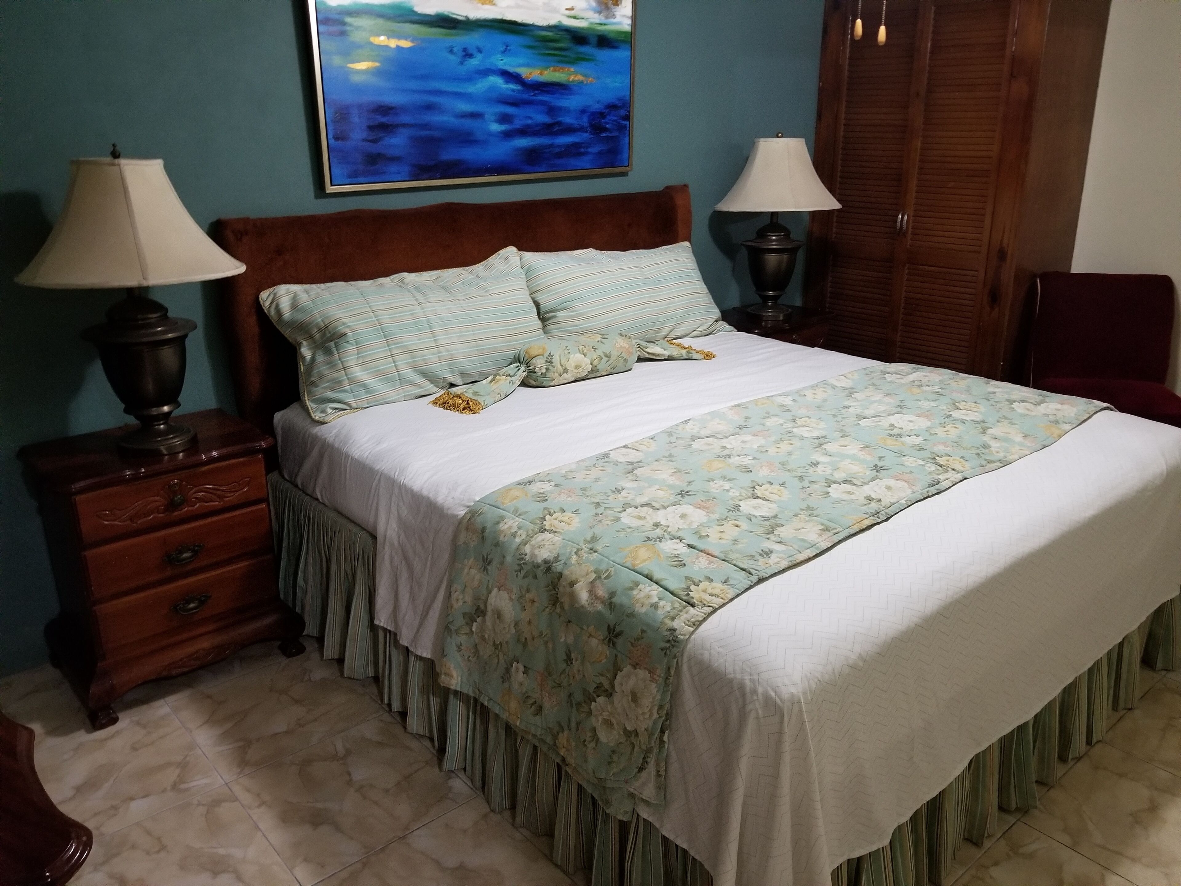 2 bedrooms, iron/ironing board, WiFi, bed sheets