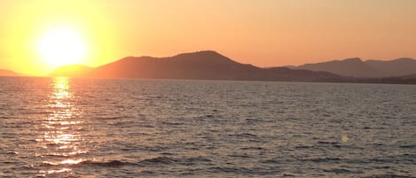 Una spiaggia nelle vicinanze