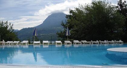 Clos des Ecrins, Lac de Serre Ponçon, appartement de prestige max 8 personnes