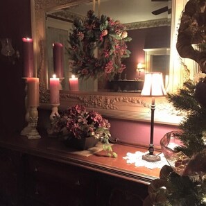 Interior - The Prairie Rose Guesthouse- Strawberry Wilderness at your Doorstep (Prairie City)