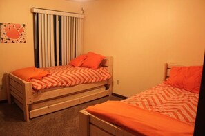 4 chambres, fer et planche à repasser, Wi-Fi gratuit, draps fournis