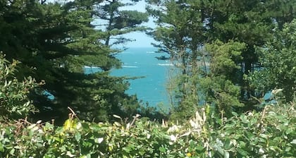 Haus zwischen Land und Meer