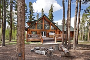 Exterior - Hot Tub, Foosball, 2 Mi to Ski, Garage, Ski Specials, Fireplaces, EV Charger (Breckenridge)