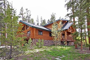 Exterior - Hot Tub, Foosball, 2 Mi to Ski, Garage, Ski Specials, Fireplaces, EV Charger (Breckenridge)