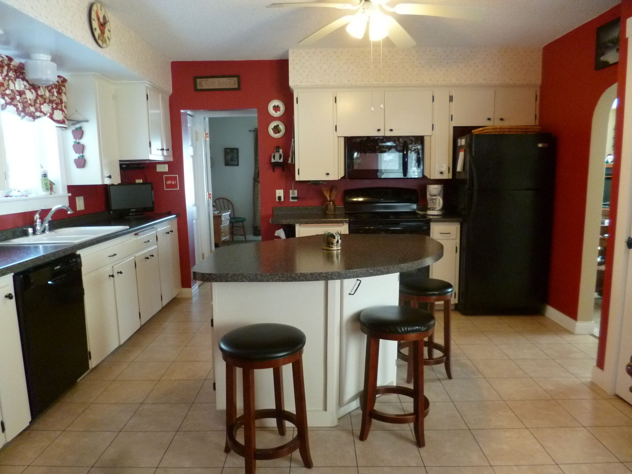 Gather together with family & friends in peaceful country atmosphere.