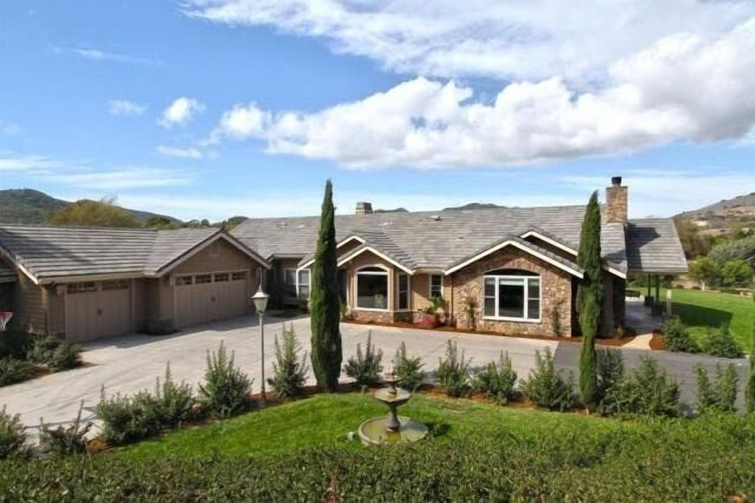 East Avila Beach! LARGE, LUXURIOUS & WELL EQUIPPED IN FABULOUS LOCATION  