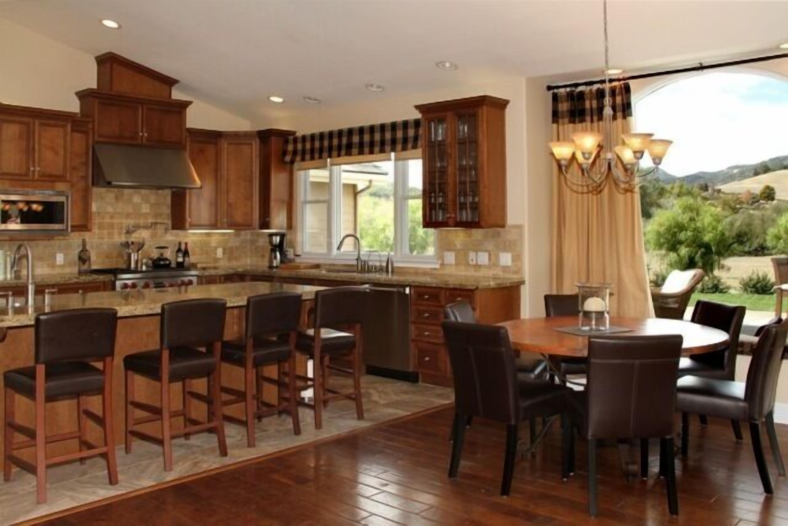 East Avila Beach! LARGE, LUXURIOUS & WELL EQUIPPED IN FABULOUS LOCATION  