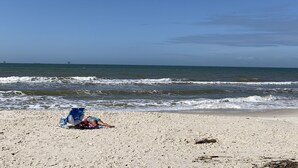Solsenger og strandhåndklær