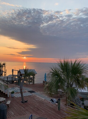 Fish Haven-Deep Water-Dock-Best Views-Peaceful-Linens Furnishe